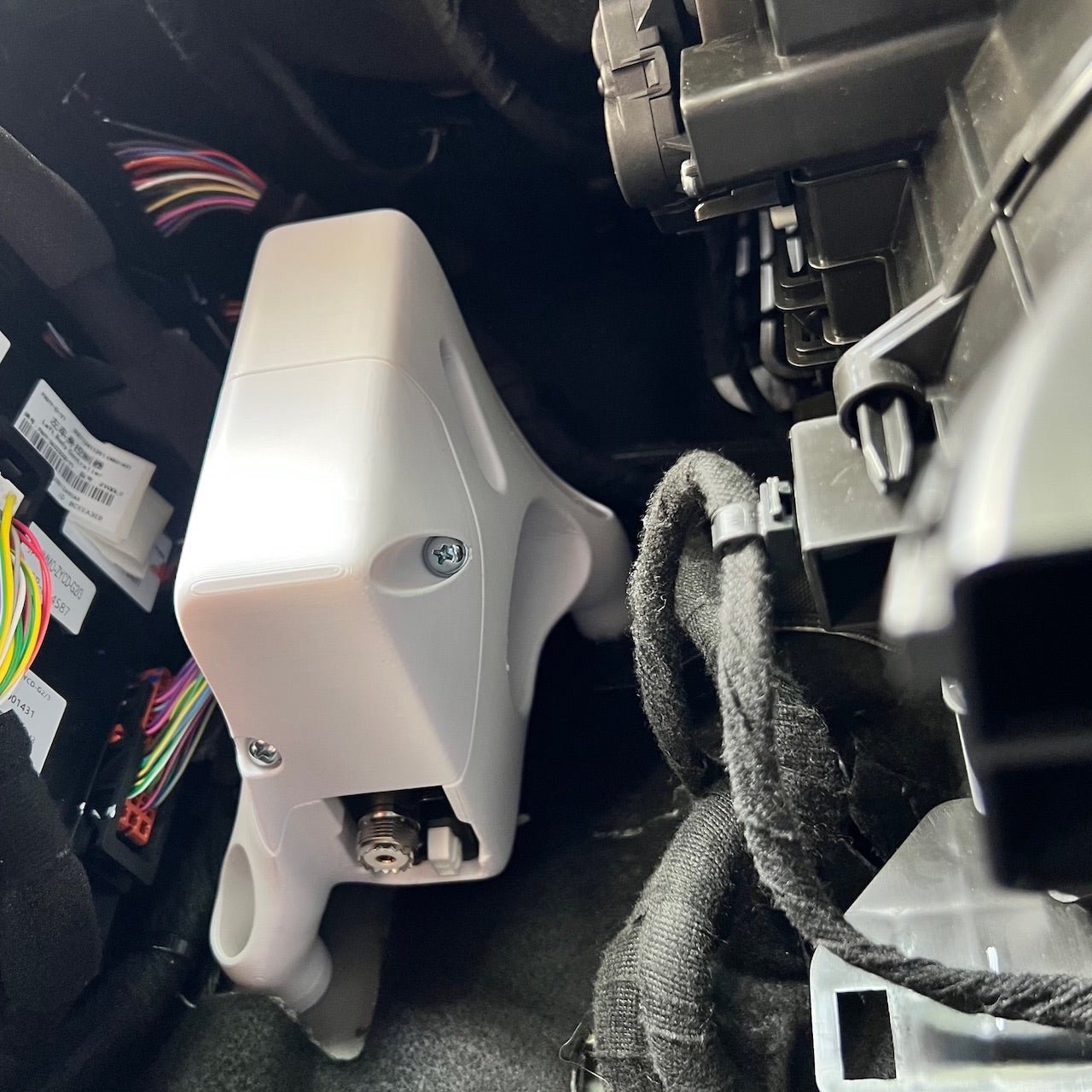 XRS-370C UHF Mounting Enclosure For BYD Shark 6
